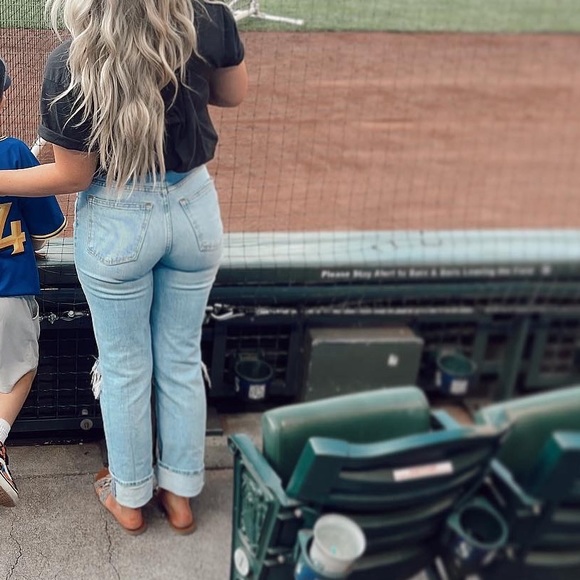 Abercrombie & Fitch Ultra High Rise 90s Straight Jean size 27/4R - Picture 1 of 4